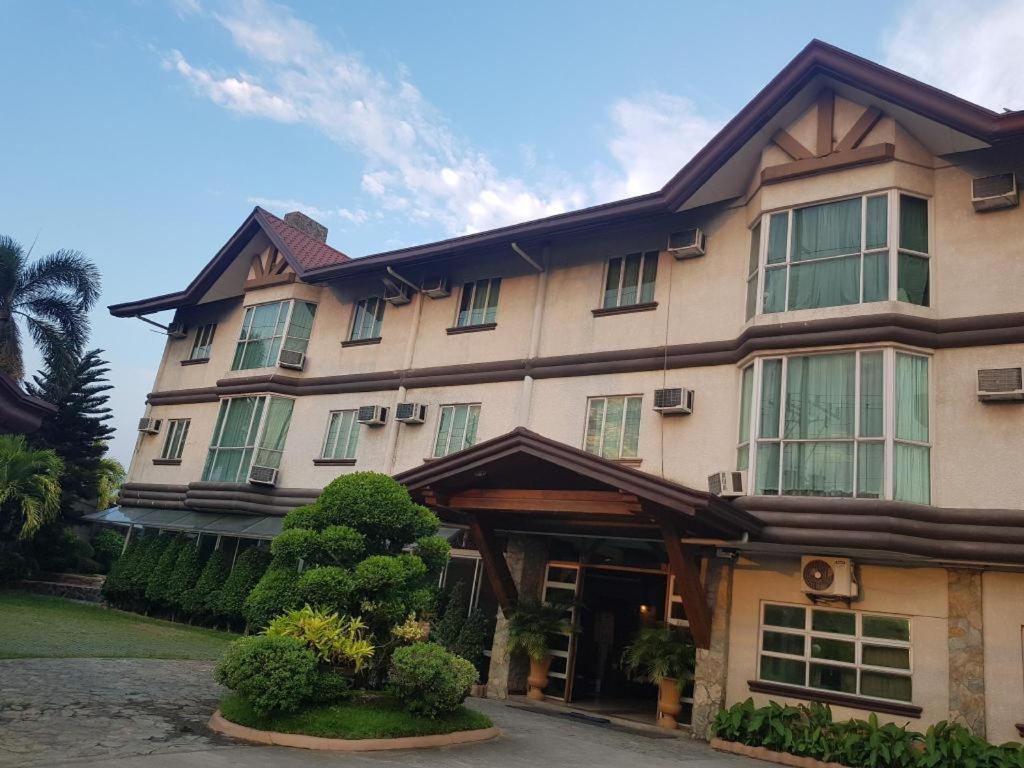 Chocolate And Berries Hotel Baliuag Dış mekan fotoğraf