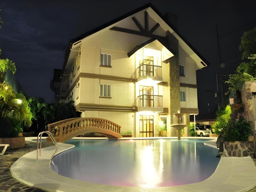 Chocolate And Berries Hotel Baliuag Dış mekan fotoğraf